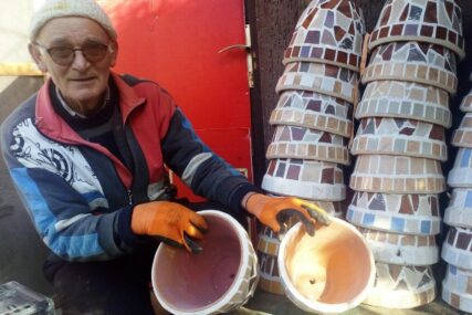 ZLATNE PENZIONERSKE RUKE Drago Oljača i otpad od keramike pretvara u UMJETNOST