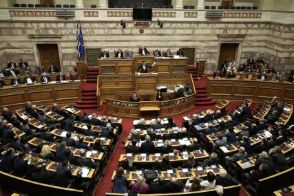 ODLUČENO Makedonija dobija NOVO IME, parlament Grčke tijesnom većinom usvojio sporazum