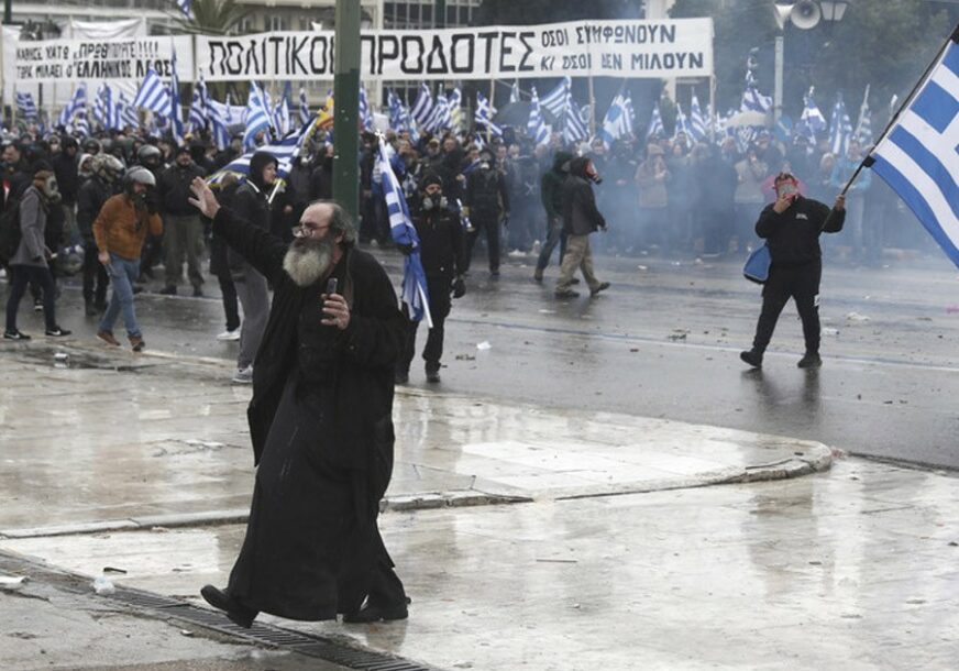 POBUNA U GRČKOJ Više od 100 osoba privedeno na demonstracijama protiv sporazuma sa Makedonijom, letjele ŠOK BOMBE (FOTO, VIDEO)