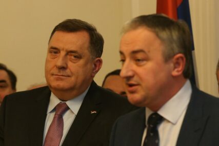 "TUK NA UTUK" Borenović odgovorio Dodiku, pa poručio da on i SNSD 100 odsto kradu, a 113 odsto lažu