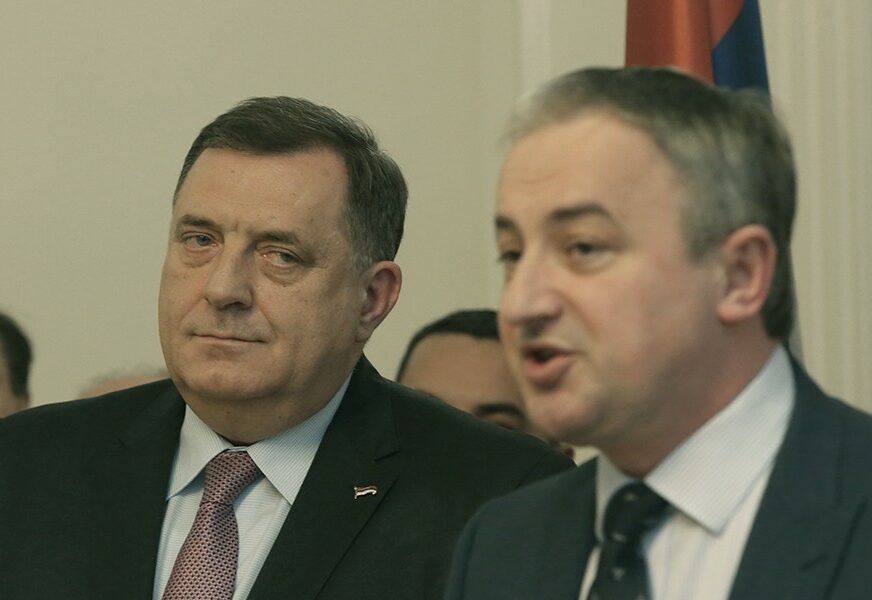 (FOTO) "Lakše je izmišljati laži nego raditi" Dodik poručio Borenoviću da ne treba da brine za SNSD