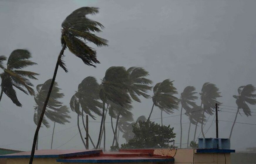 RAZORNI CIKLON POGODIO INDIJU Najjača oluja u proteklih 20 godina na ovom području već ODNIJELA ŽRTVE