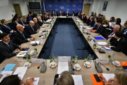 UMJESTO SANKCIJA, PRITISCI DA UĐEMO U NATO Da li je moguć povratak stranog upravljanja u BiH