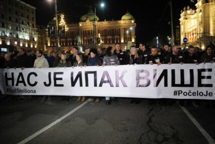 SVIJEĆE I TRANSPARENTI Protest u Beogradu na godišnjicu ubistva Olivera Ivanovića