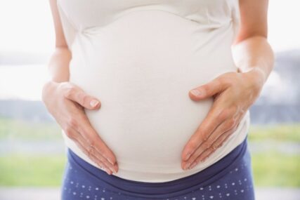Ispovijest trudnice koja je JEDVA IZVUKLA ŽIVU GLAVU: Dva dana sam MRTVU BEBU nosila u stomaku