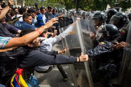 “SITUACIJA BI MOGLA DA SE OTRGNE KONTROLI” Komesarka UN za ljudska prava pozvala na istragu u Venecueli