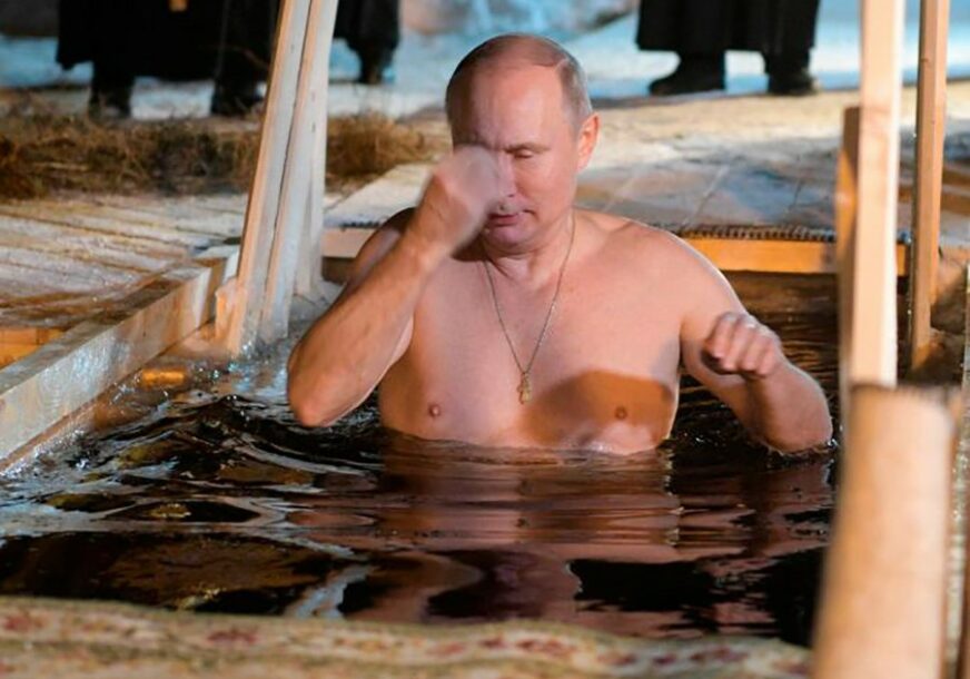 ZARONIO U LEDENU VODU Putin i ove godine učestvovao u bogojavljenskom kupanju