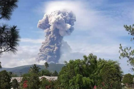 Oblak pepela i dima u obliku GLJIVE: Vulkan proradio nakon skoro jednog vijeka mirovanja (VIDEO)