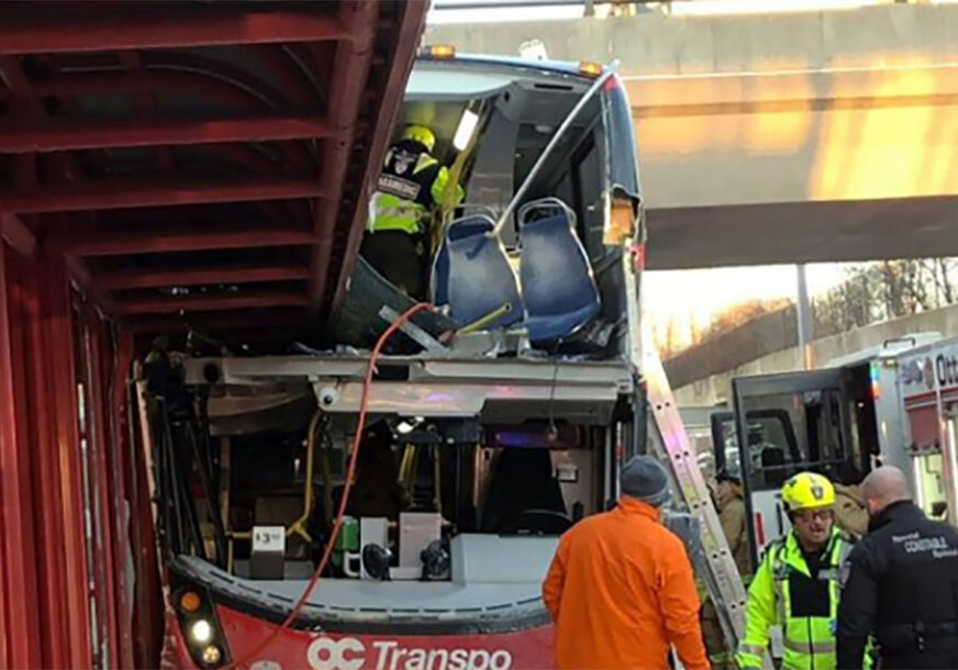 HOROR Autobus na sprat se zakucao u stajalište, povrijeđeno 17 osoba, a ima i POGINULIH