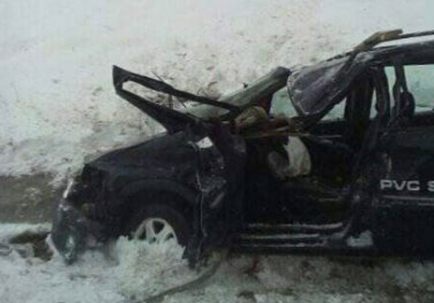 Teška nesreća kod Srebrenika: Vatrogasci sjekli automobil da izvuku vozača