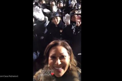 CECA DOČEKALA PUTINA Pjevačica ispred Hrama Svetog Save, građani oduševljeni (VIDEO)