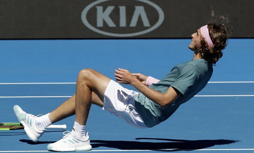 Mladi Grk ŽIVI SAN: Izbacio Federera, pa izborio POLUFINALE Australijan opena!