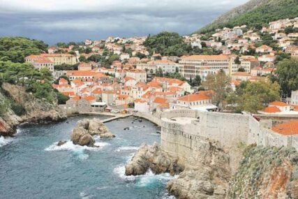 PUNO FEKALIJA Ne preporučuje se kupanje u moru kod Dubrovnika