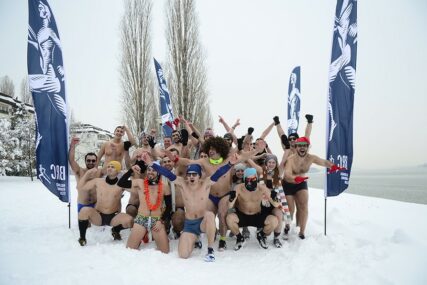 "GOLAĆI" U SNIJEGU Mladići i djevojke na minus 3 stepena učestvovali u TRCI U DONJEM VEŠU (FOTO)