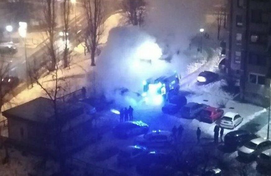 TOTALNA ŠTETA Izgorio automobil tokom noći u Sarajevu
