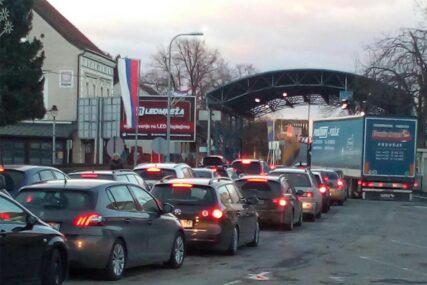 Važna informacija ako se spremate za put: U Gradiški gužva na izlazu iz BiH