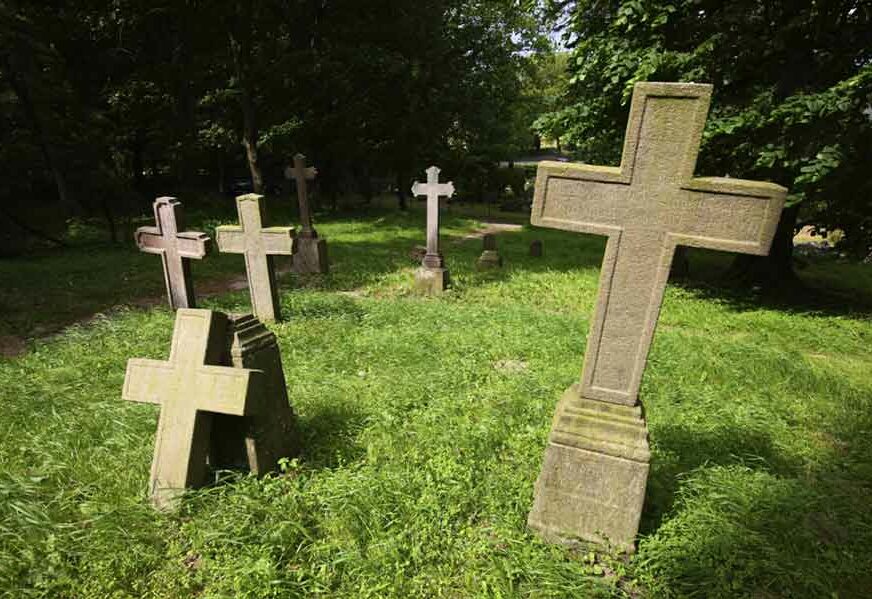 Od porodica tražio novac da otkrije srpske grobove, ali NE ŽELI DA IDE NA LICE MJESTA