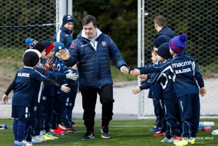 "NAJSREĆNIJI SAM NA SVIJETU" Hajduk zaposlio mladića sa Daunovim sindromom, koji je jedva čekao prvi zadatak