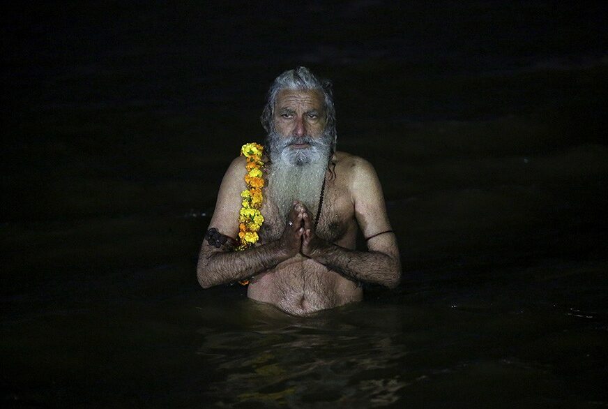 DONOSI SPASENJE Milioni vjernika na kupanju u Gangu