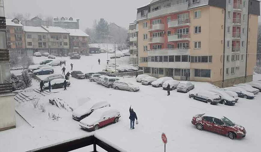 Čišćenje snijega u Istočnom Novom Sarajevu i Istočnoj Ilidži zadovoljavajuće