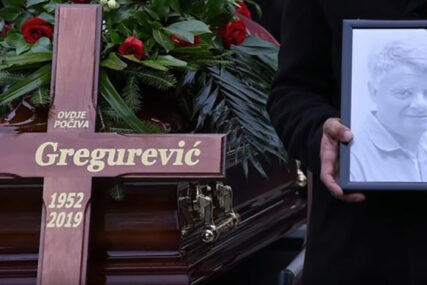 "ZBOGOM, DRAGI IVO. ČARUGA PUTUJE..." Hrvatski glumac sahranjen uz pjesmu Zvonka Bogdana (VIDEO)
