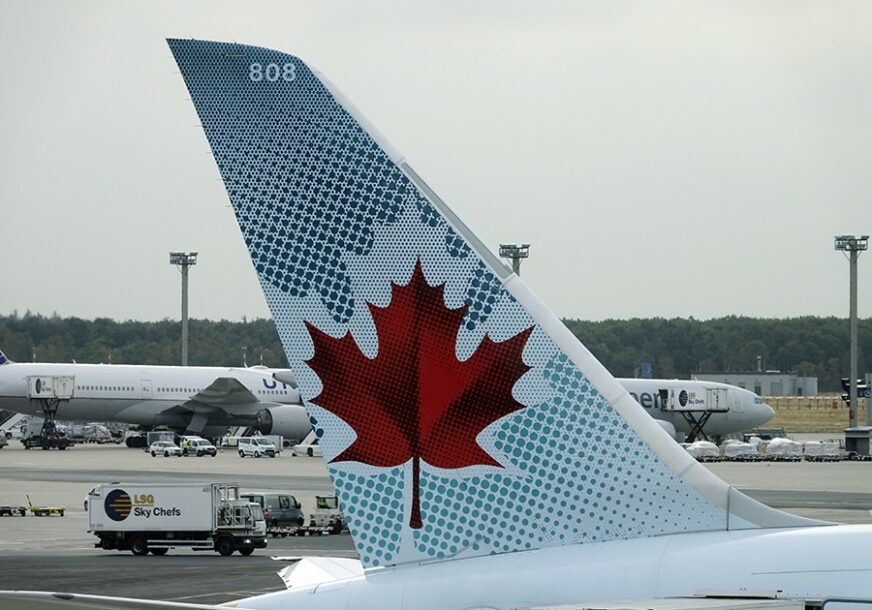 POVRAĆANJE, VRTOGLAVICA, PECKANJE U OČIMA Drama na letu za Kanadu, putnicima iznenada pozlilo pred poletanje