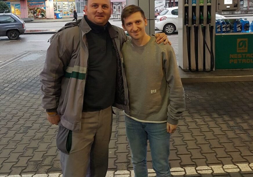 PRVOTIMAC CRVENE ZVEZDE PRAZNUJE U GRADIŠKI Marko Marin proslavlja Božić sa prijateljima u zavičaju