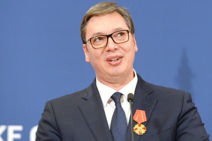 "BORIĆEMO SE ZA SVAKOG ČOVJEKA" Vučić poručio da je simbol njegove politike budućnost Srbije