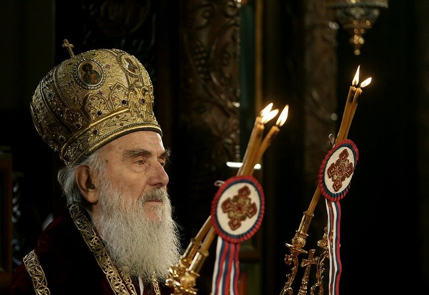 "NE NAPUŠTAJTE OGNJIŠTA" Patrijarh Irinej služio pred 3.000 vjernika u Grblju