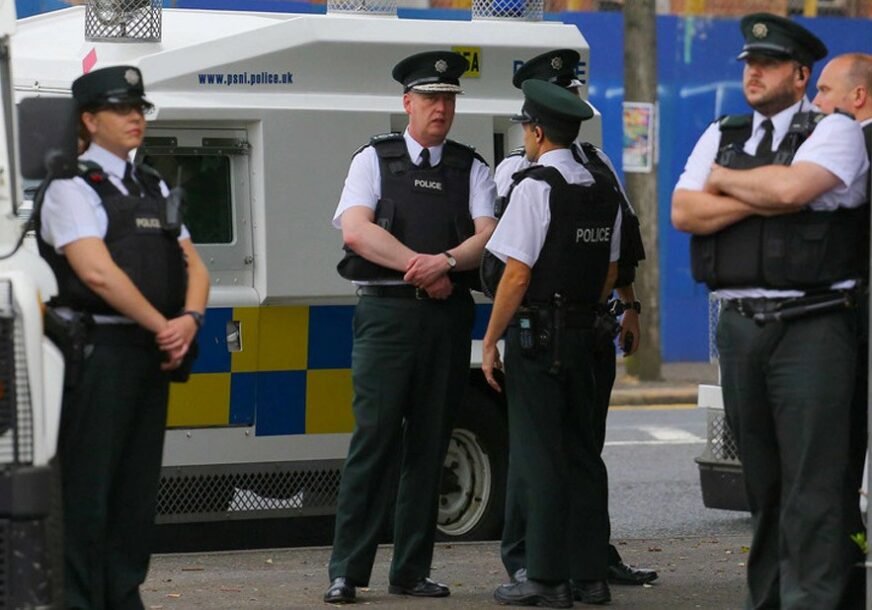 NAPAD NA POLICIJU Teroristički incident u Sjevernoj Irskoj, UBIJENA NOVINARKA