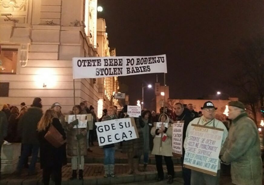 "ŠETA SVE VIŠE GRADOVA, SRBIJA SE BUDI" Glumac Bane Trifunović na protestu "1 OD 5 MILIONA" čitao pismo opoziciji