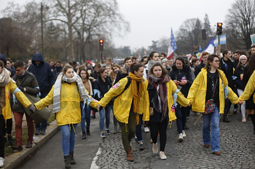 NOVE DEMONSTRACIJE U PARIZU Hiljade ljudi protestvovalo protiv abortusa i vještačke oplodnje lezbejskih parova