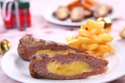 IGRA NA SIGURNO S rolatom od mesa i sira nikad nećete razočarati porodicu