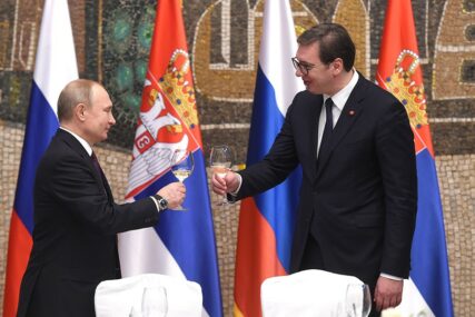 RAZMIJENILI ZDRAVICE Šta su to Putin i Vučić POŽELJELI jedan drugom sa podignutim čašama