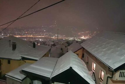 ZIMSKA BAJKA Prizor Sarajeva pod snijegom oduševiće i NAJZIMOGROŽLJIVIJE (FOTO)