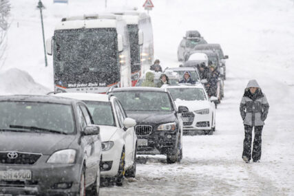 BABA MARTA BLOKIRA SAOBRAĆAJ Snježna vijavica uzrokovala kilometarski zastoj kamiona na Kupreškom polju