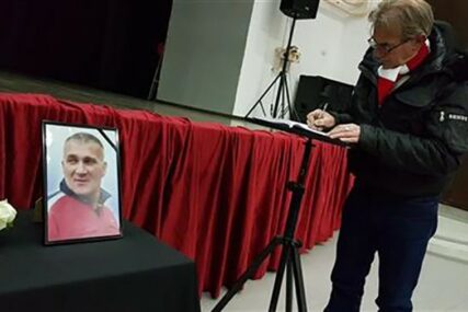 POSLJEDNJI POZDRAV SLAVNOM RUKOMETAŠU U Doboju sahranjen Goran Stojić