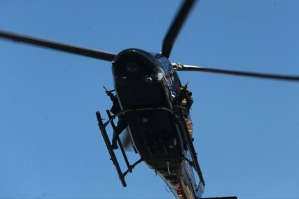 Dio požara lokalizovan, ostali nepristupačni dijelovi: Helikopter počeo da gasi vatru kod Trebinja