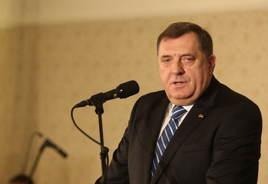 “DODVORAVA SE STRANCIMA” Dodik poručio da Komšić treba da ispoštuje zakon