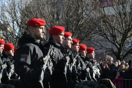 UPOZORENJE IZ MUP Građane su pozvali na svečani defile, ali OVA PRAVILA svi treba da poštuju