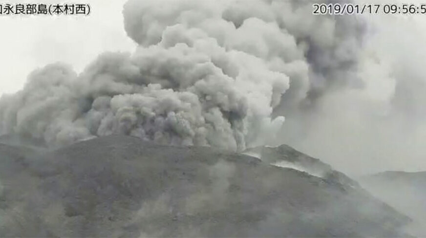 ERUPCIJA VULKANA U JAPANU Izbacivao pepeo šest kilometara u vazduh (VIDEO)