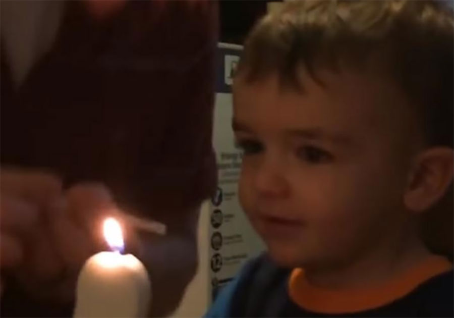 UPOZNAJTE TATU HEROJA Dječak nikako nije mogao da ugasi svjećicu, a onda je on smislio GENIJALNU IDEJU (VIDEO)