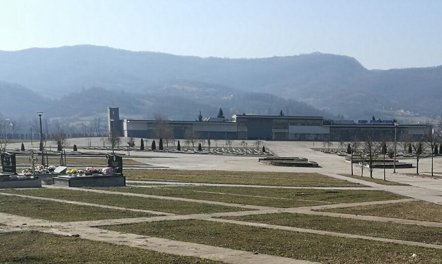 ALEJA VELIKANA ČEKA PRAVILNIK Administrativni problemi "koče" sahrane na gradskom groblju u Vrbanji