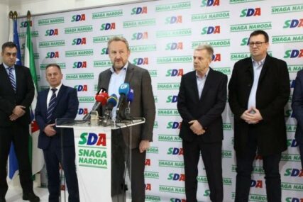 KOALICIJA LIJEČI ŠTO PARTIJA NE MOŽE Postizborna kombinatorika miri zavađene političare u BiH
