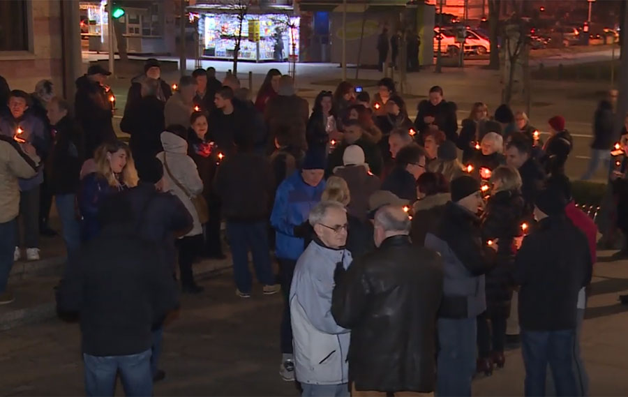 Građani Banjaluke i večeras zapalili svijeće za Davida Dragičevića: Nećemo odustati od okupljanja dok ne dođe do rasvjetljavanja zločina