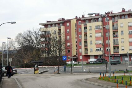 "IMAMO SAMO GOLE ZGRADE I PARKING" Stanari na granici Rosulja i Lazareva tvrde da su IZMANIPULISANI