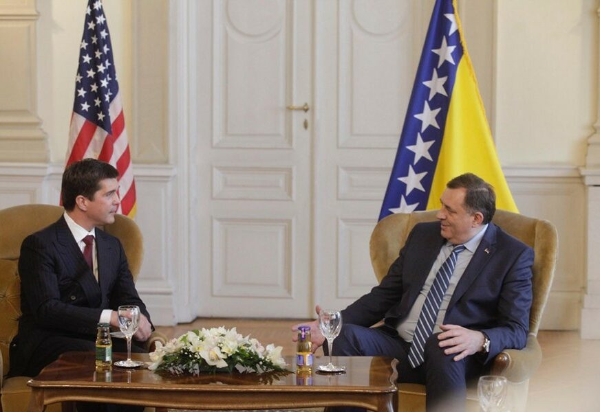 „Došli ste u zemlju koju karakteriše složenost“: Dodik se sastao sa novim američkim ambasadorom