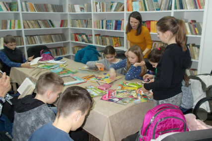 Narodna biblioteka u Kotor Varošu bogatija za 63 nova naslova