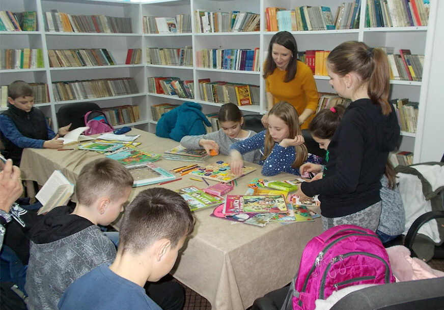 Narodna biblioteka u Kotor Varošu bogatija za 63 nova naslova