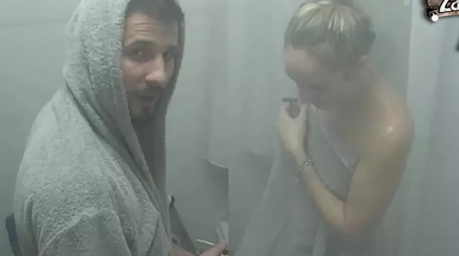 PRAVO POD TUŠ Luna i Marko se pomirili pa pravo u kupatilo (VIDEO)
